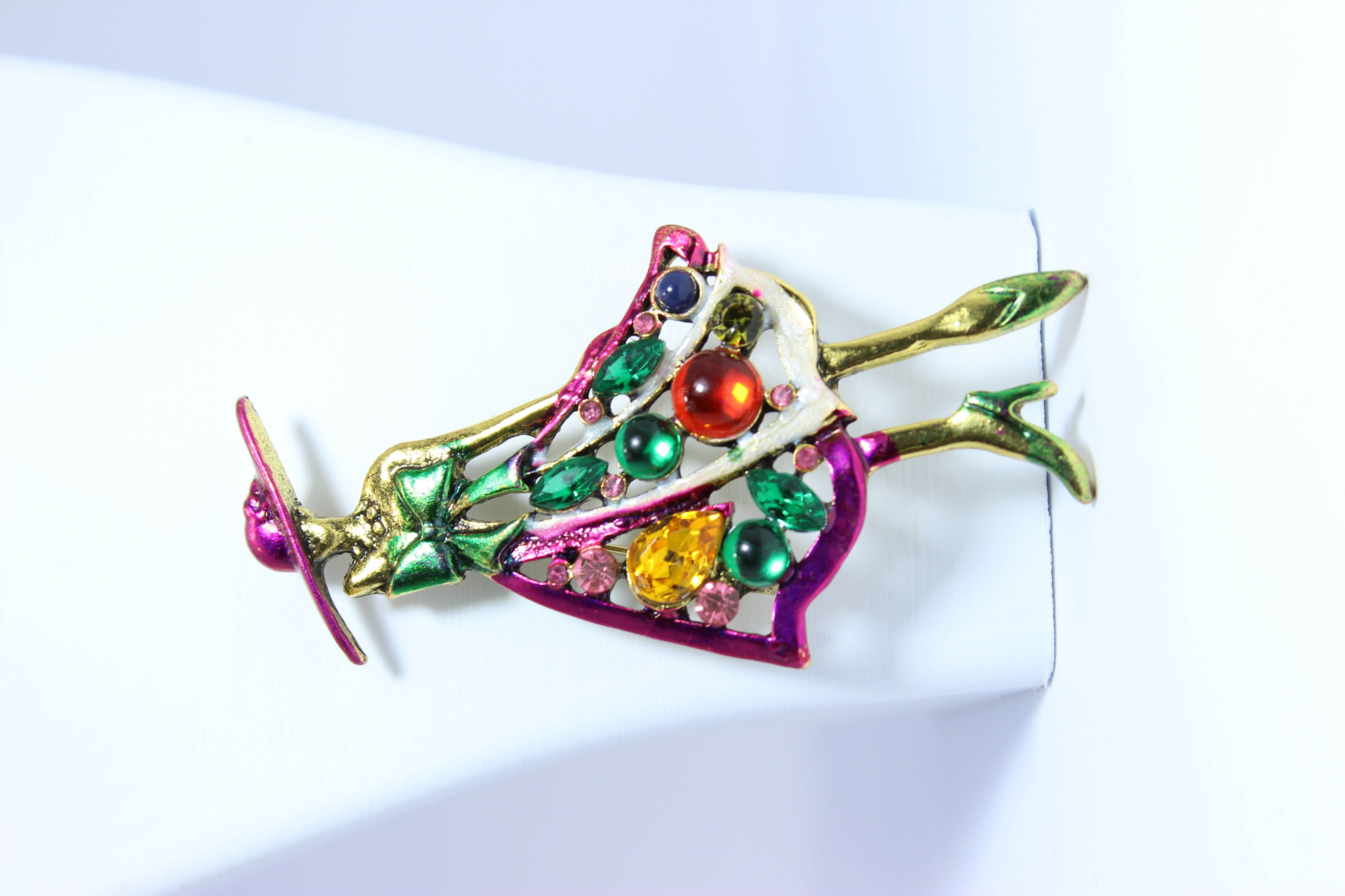 Bi-Takı | Kristal Elbiseli Lady Broş